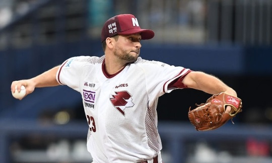 2017 CPBL pitching Triple Crown winner Mike Loree - CPBL STATS