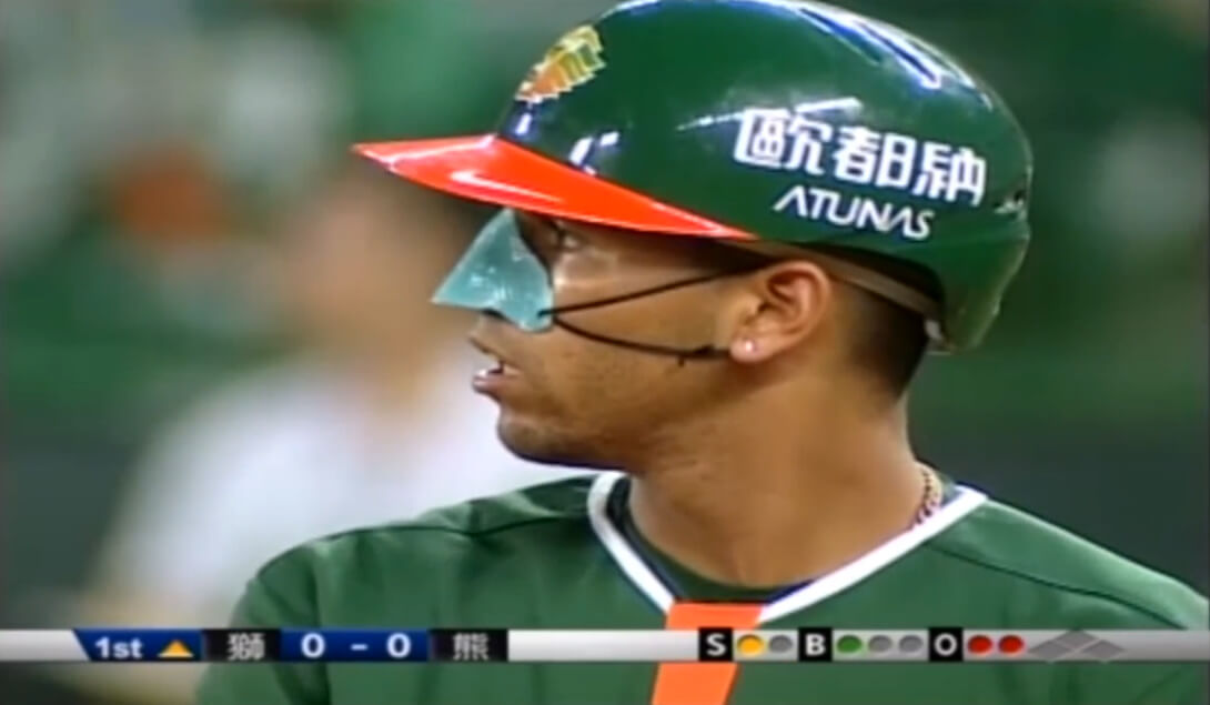 Uni-Lions' Lin Tzu-Wei Faced NFL's Patrick Mahomes in 2010 - CPBL