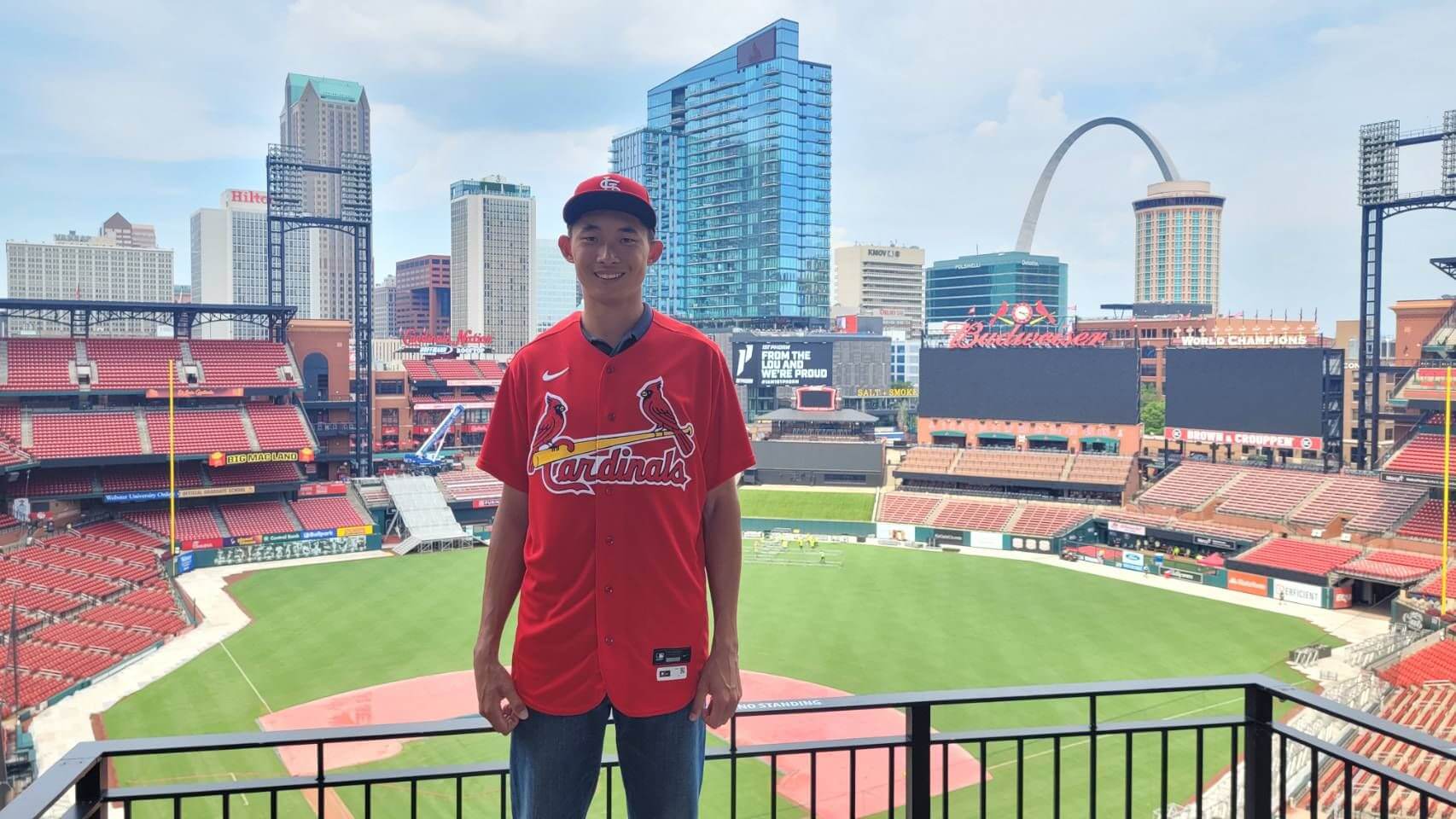 Cardinals sign RHP Chen-Wei Lin, their first player ever out of